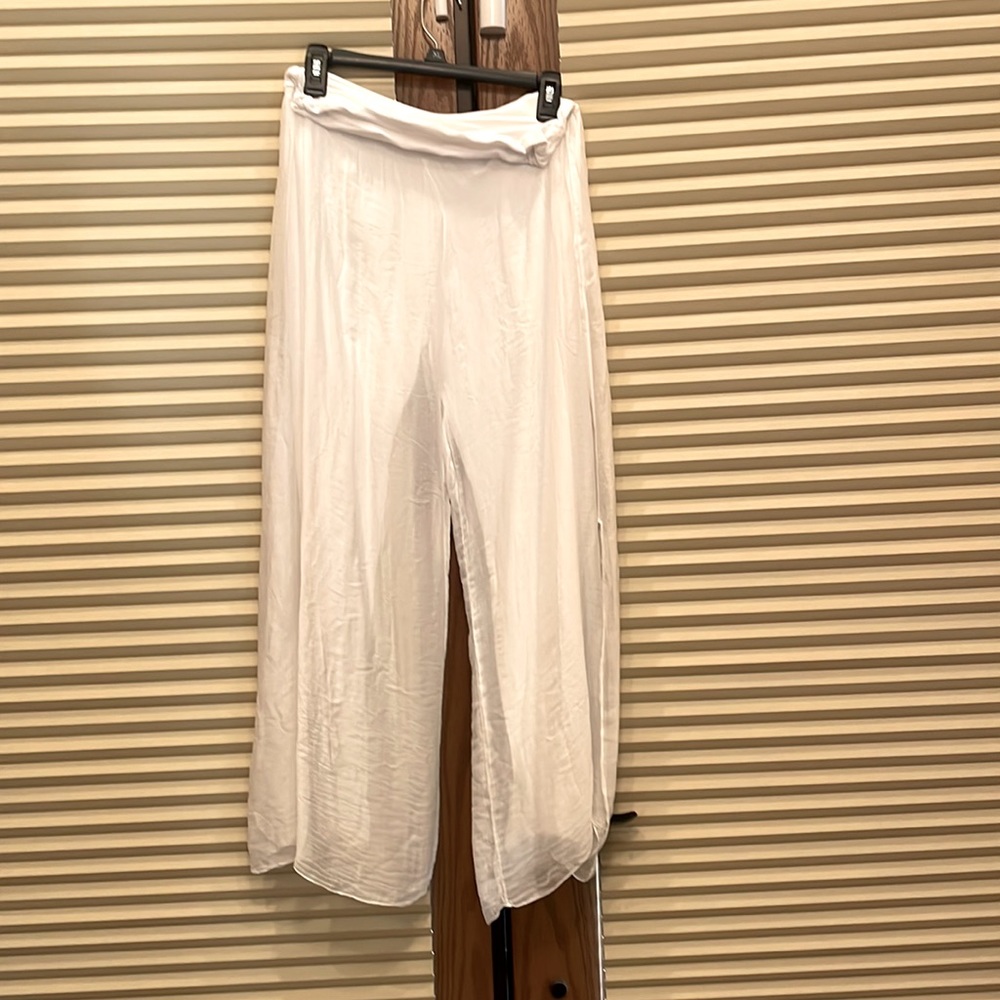 NWT. pull on, one size